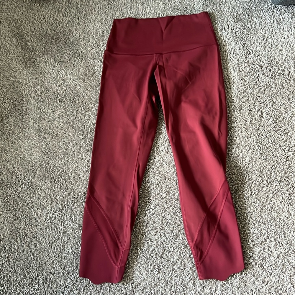 LULULEMON - wunder under scallop crop